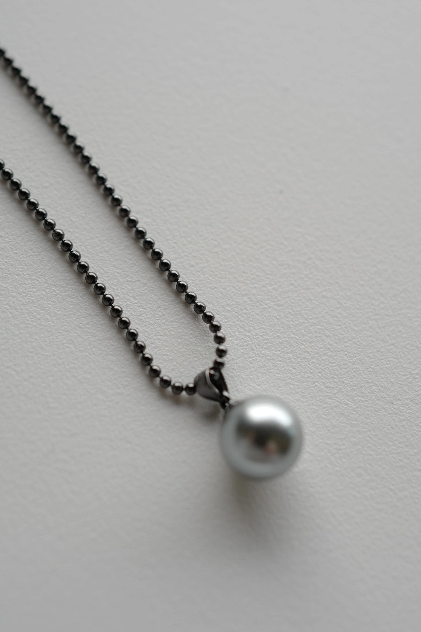 Elise – Black-Toned Silver Necklace with Single Pearl Pendant