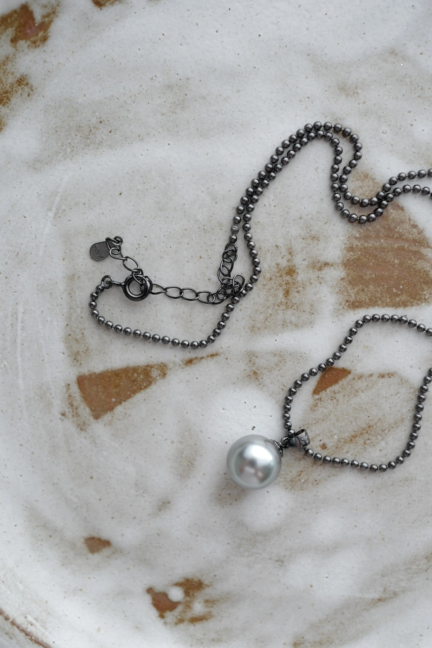 Elise – Black-Toned Silver Necklace with Single Pearl Pendant