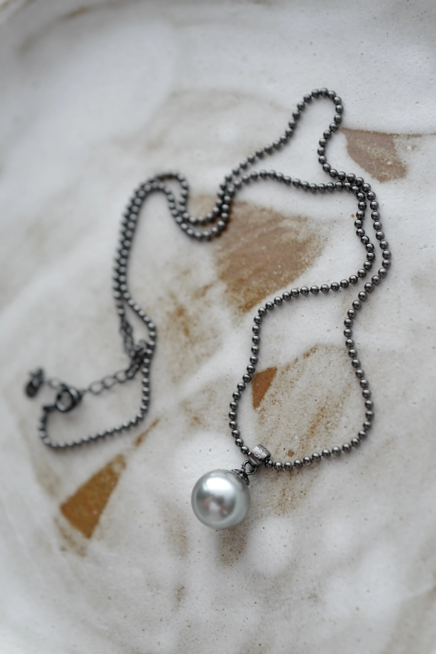 Elise – Black-Toned Silver Necklace with Single Pearl Pendant