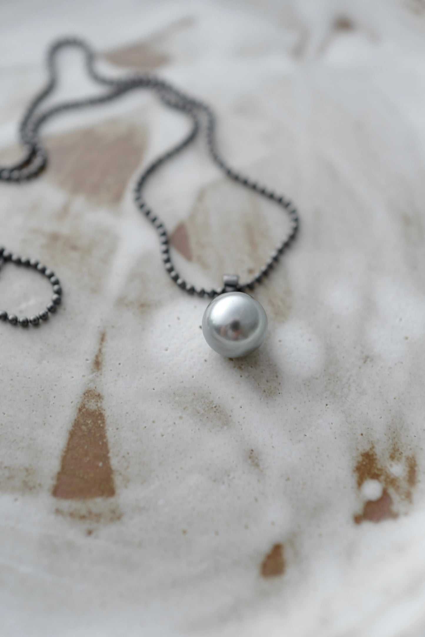 Elise – Black-Toned Silver Necklace with Single Pearl Pendant