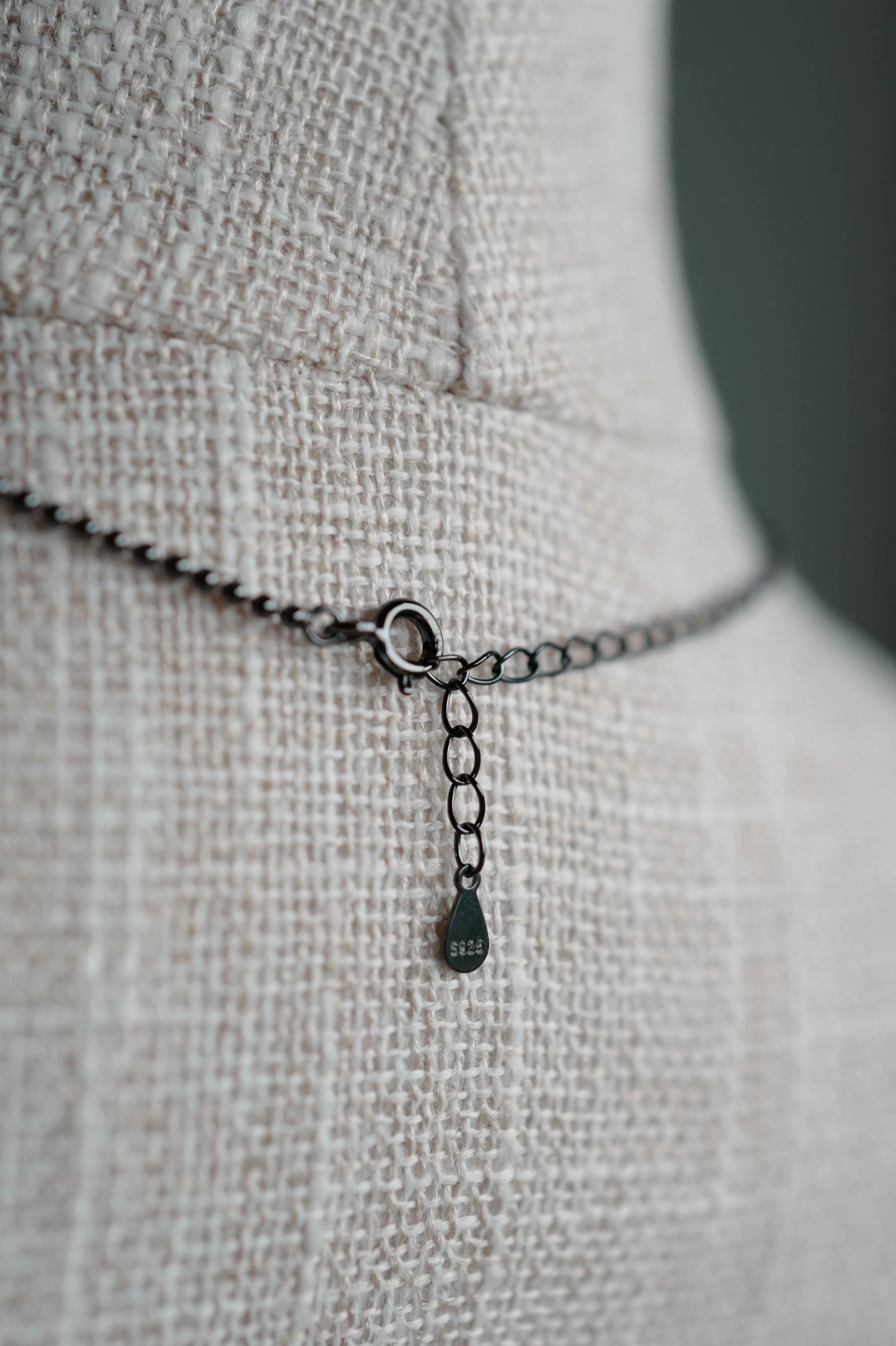 Elise – Black-Toned Silver Necklace with Single Pearl Pendant