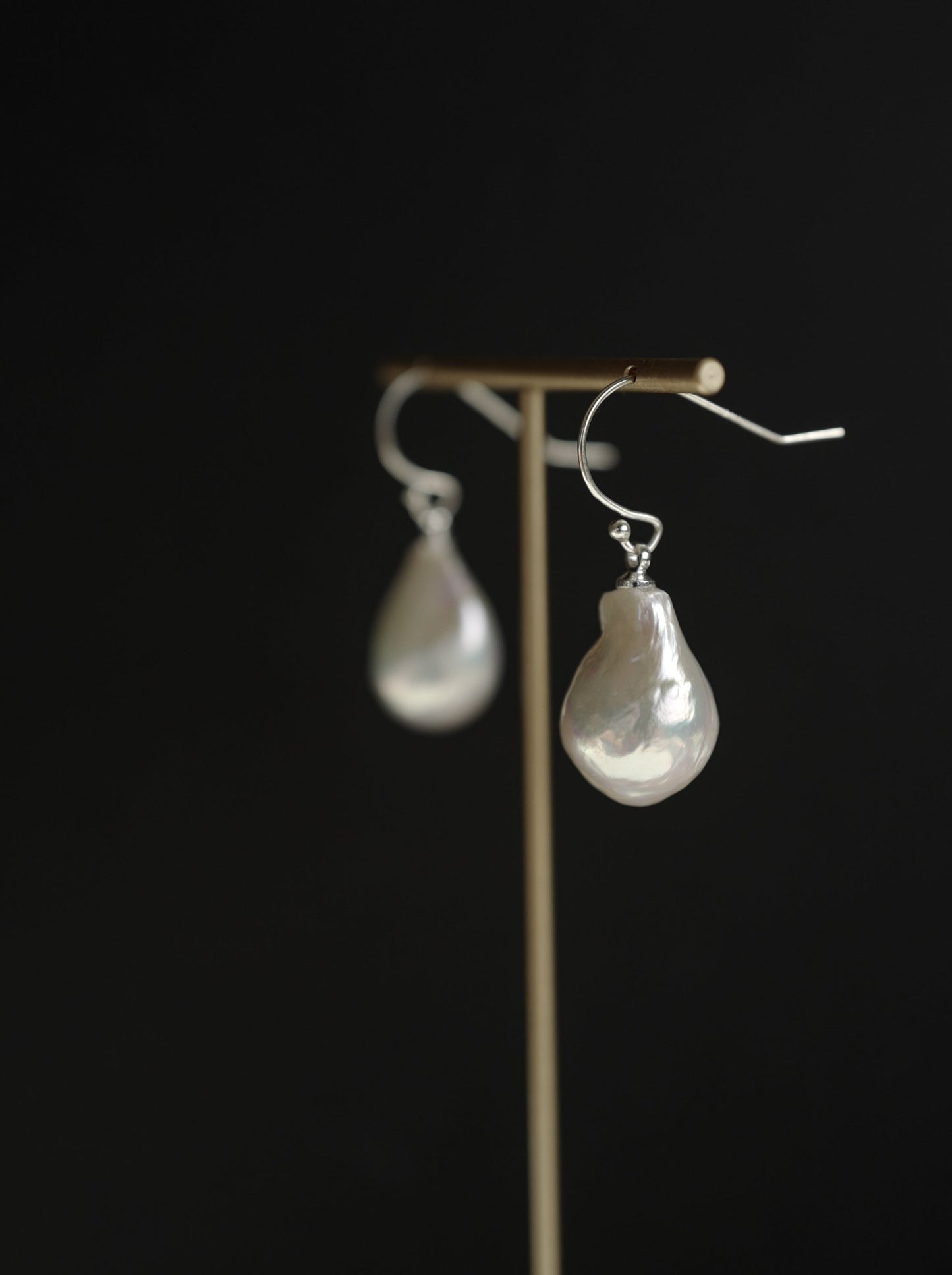 Natural Baroque Water Drop Pearl Earrings - Private Glows